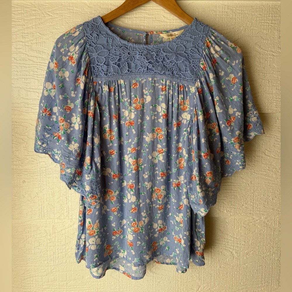 Matilda Jane Be Here Now Periwinkle Floral Lace Flutter Sleeve Top XS - Picture 2 of 9
